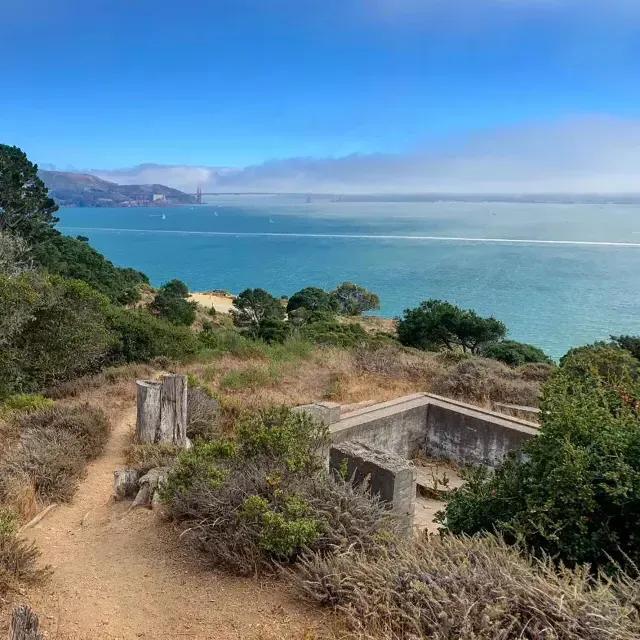 Campingplatz im Angel Island State Park mit Blick auf die San Francisco Bay und die Golden Gate Bridge